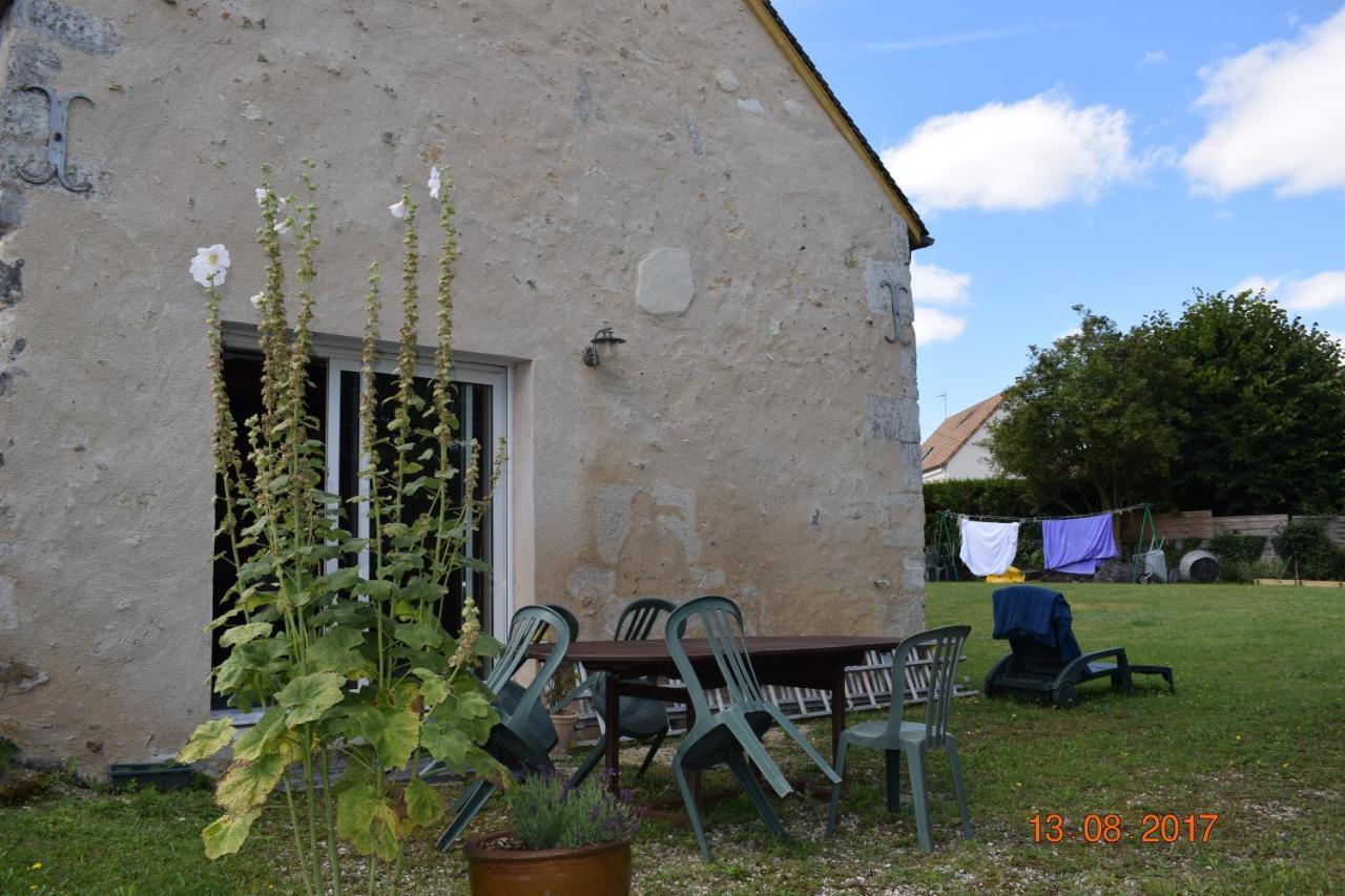 Au Calme Bed & Breakfast Houssay  Екстериор снимка